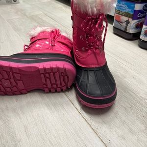 brand new kids Winter boots Pink size 5